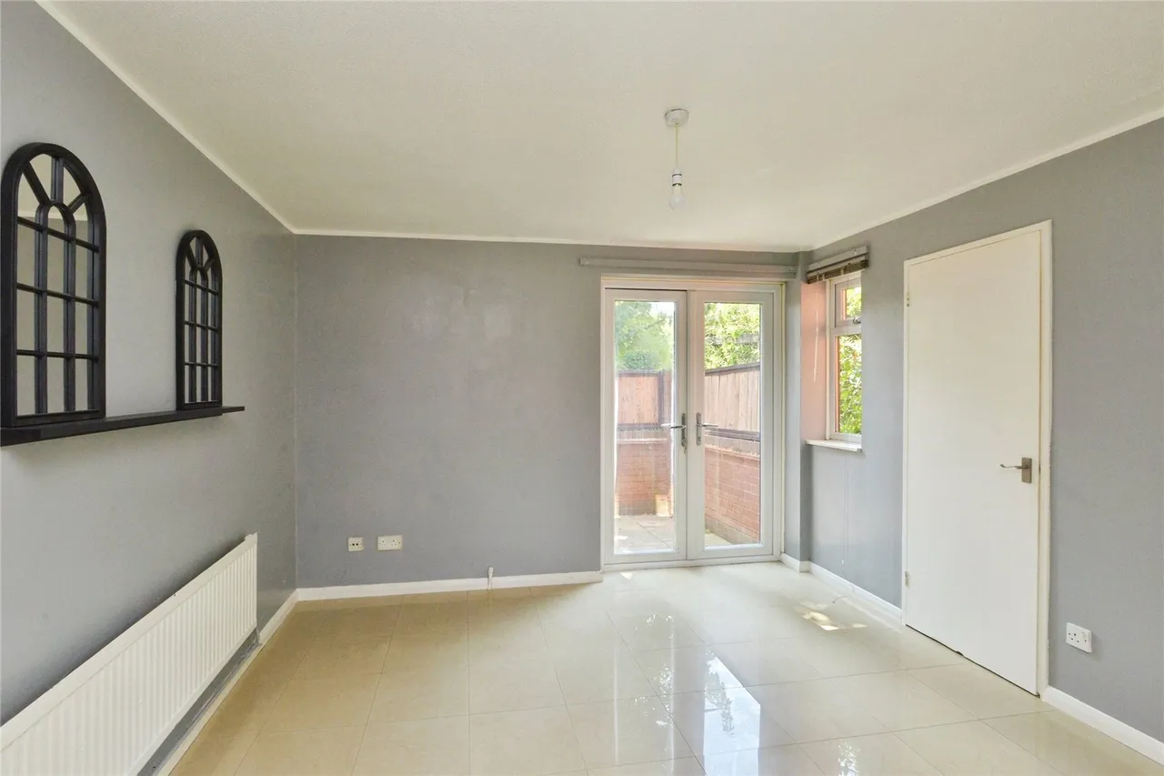 Tamarisk Court, Walnut Tree, Milton Keynes, Buckinghamshire, MK7, photo 9