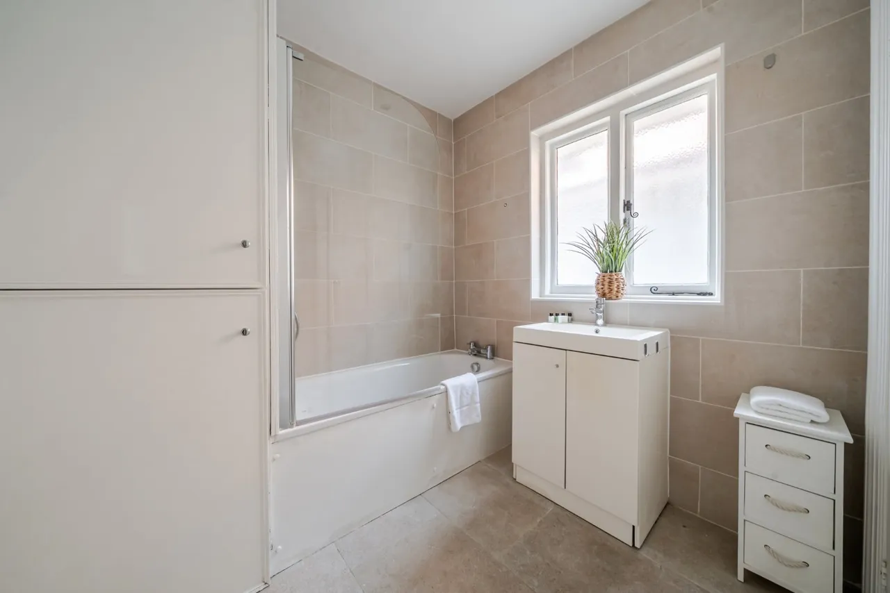 Lynton Road, Acton, London, W3, photo 5