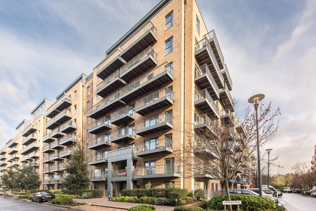flat for sale — Flat 13, Farington House, 8 East Drive, London