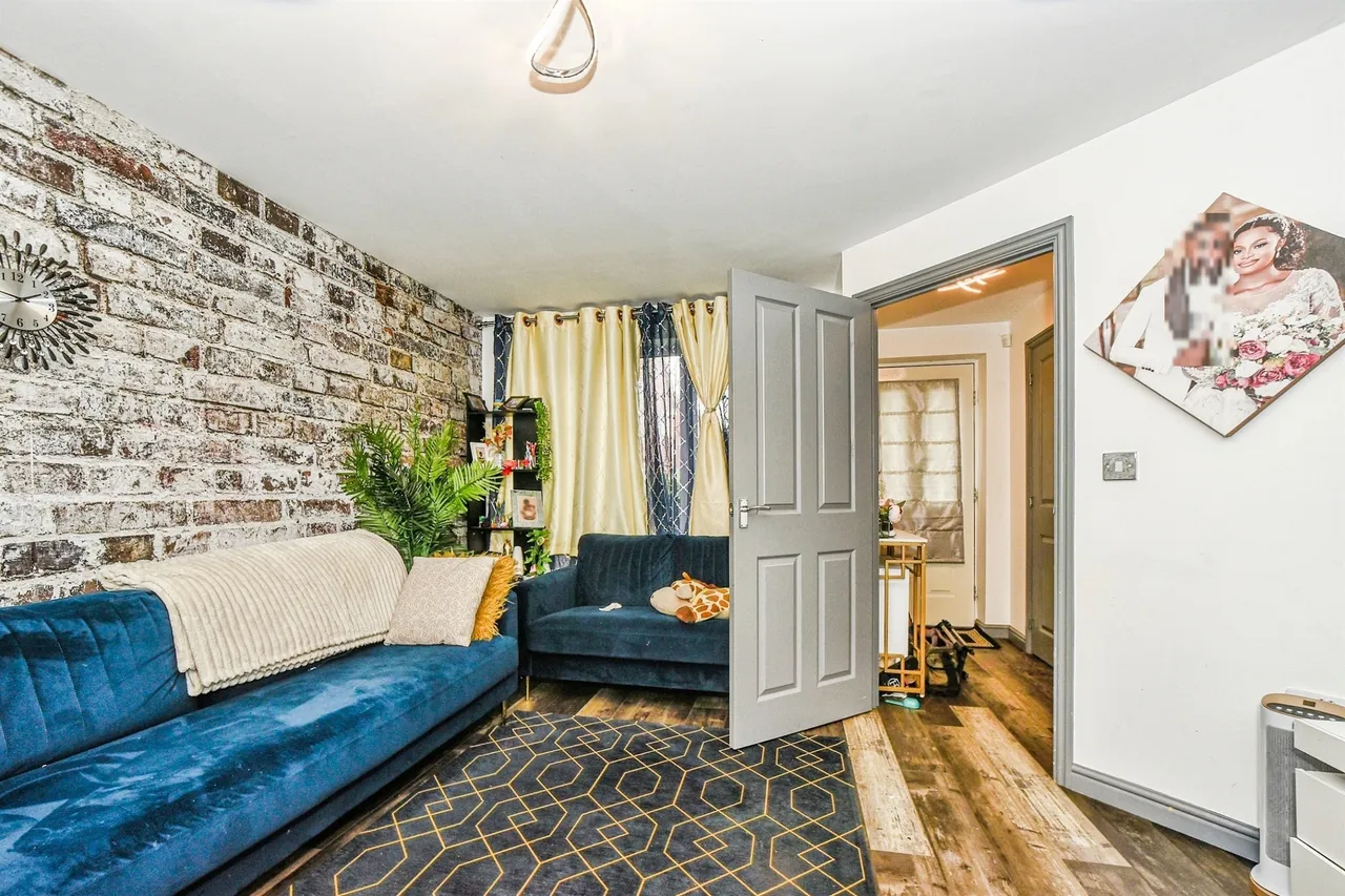 Pickernell Road, TIDWORTH, photo 5