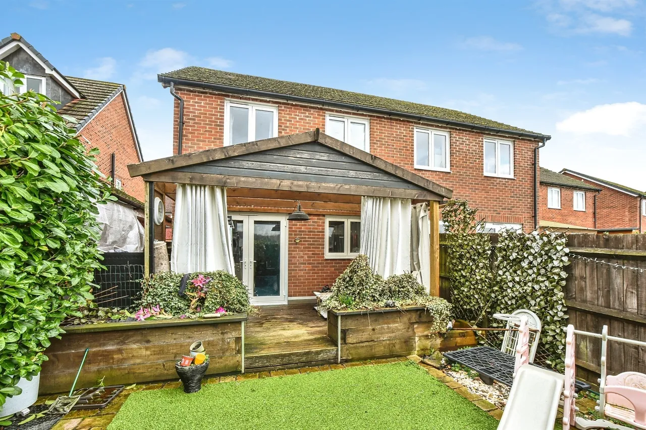 Pickernell Road, TIDWORTH, photo 3