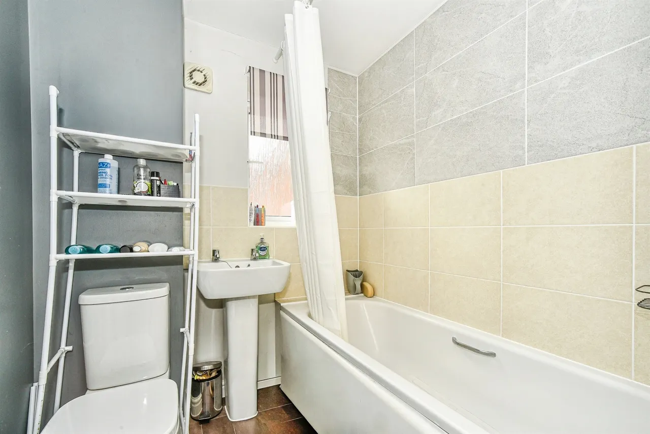 Pickernell Road, TIDWORTH, photo 11