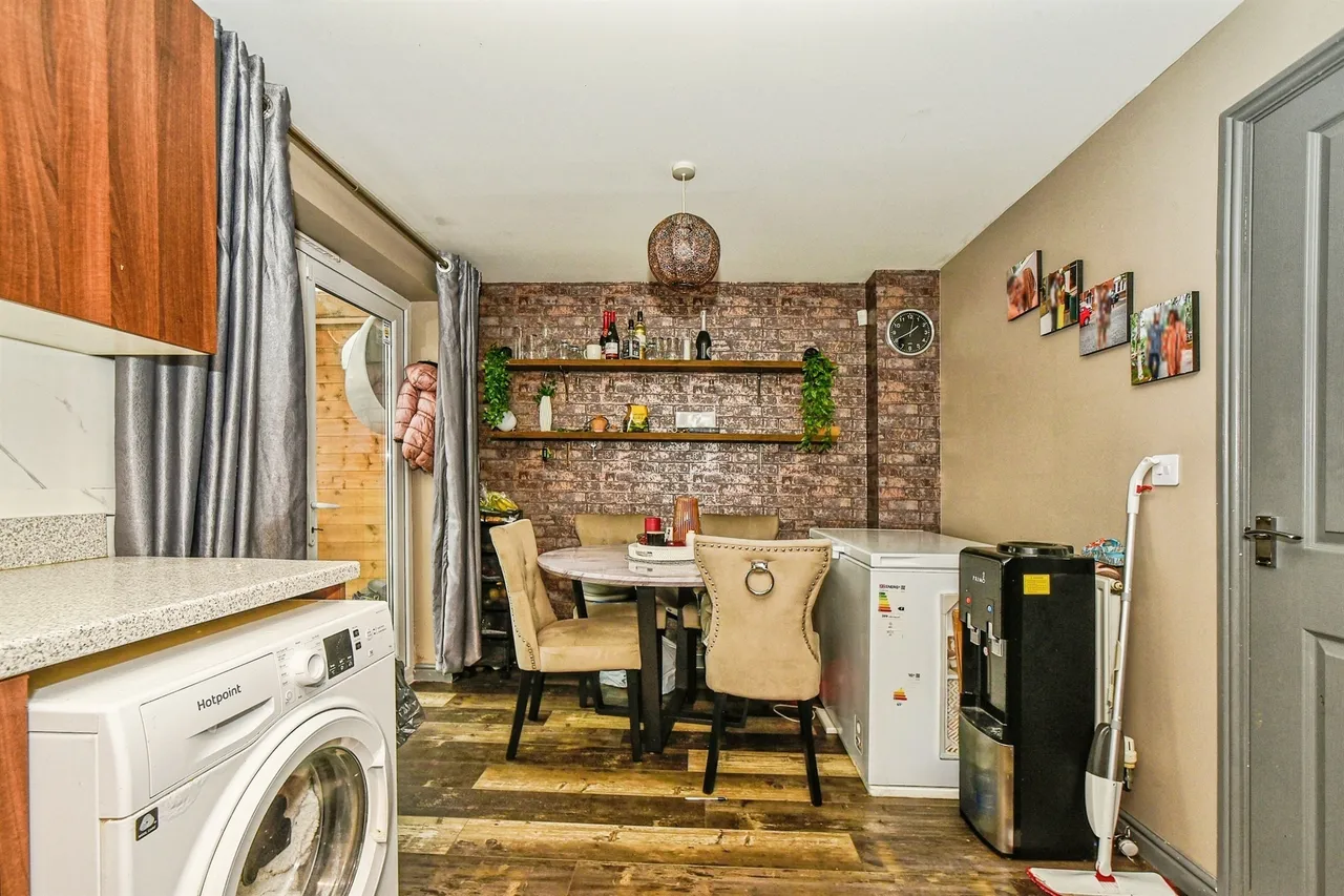 Pickernell Road, TIDWORTH, photo 6