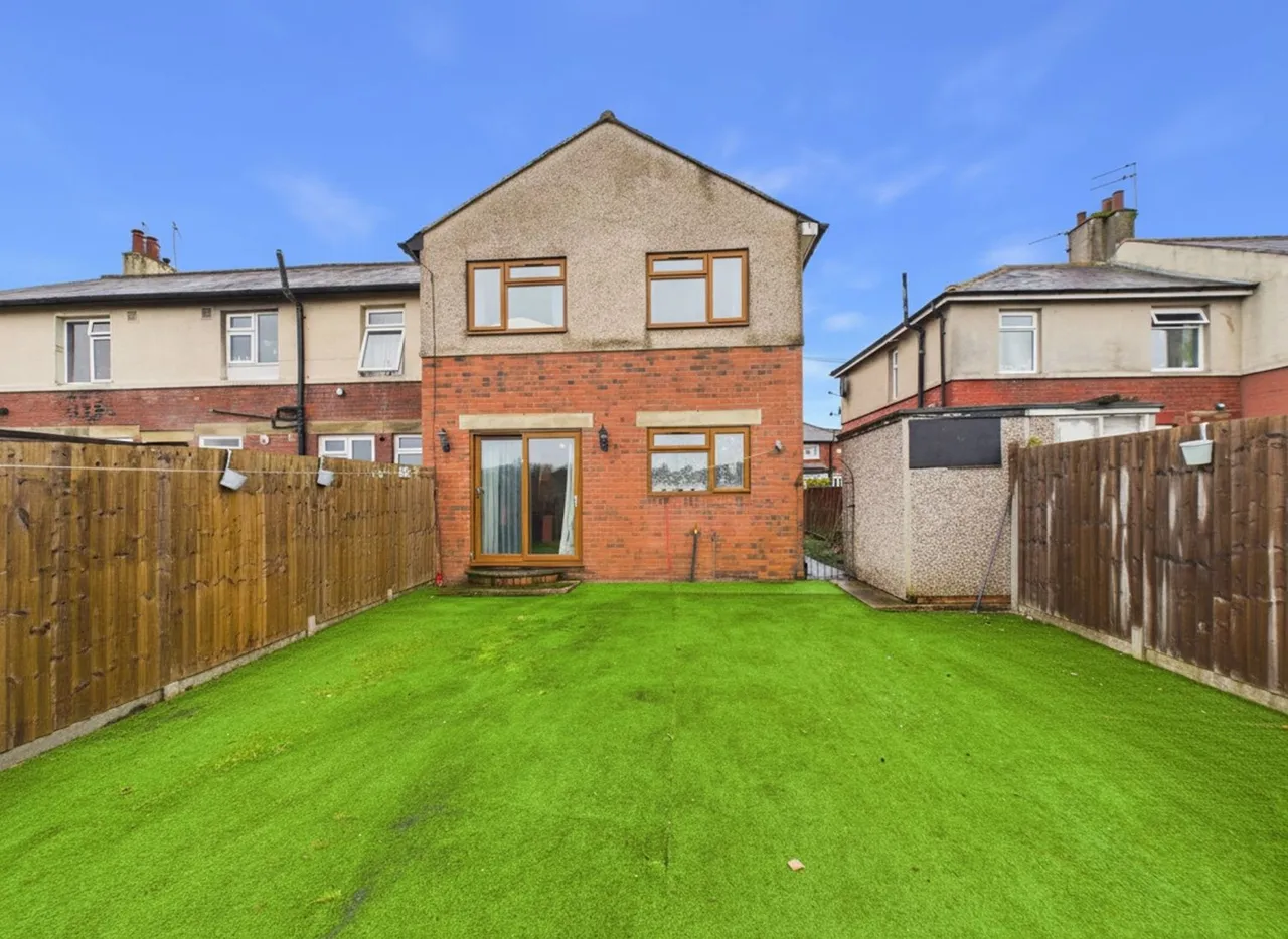 Ealand Road, Batley, WF17, photo 22