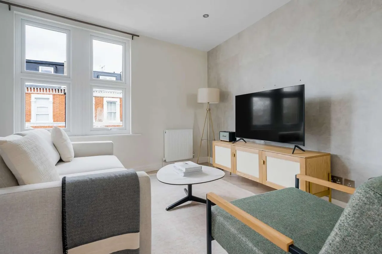 Fulham Road, London, SW6, photo 4