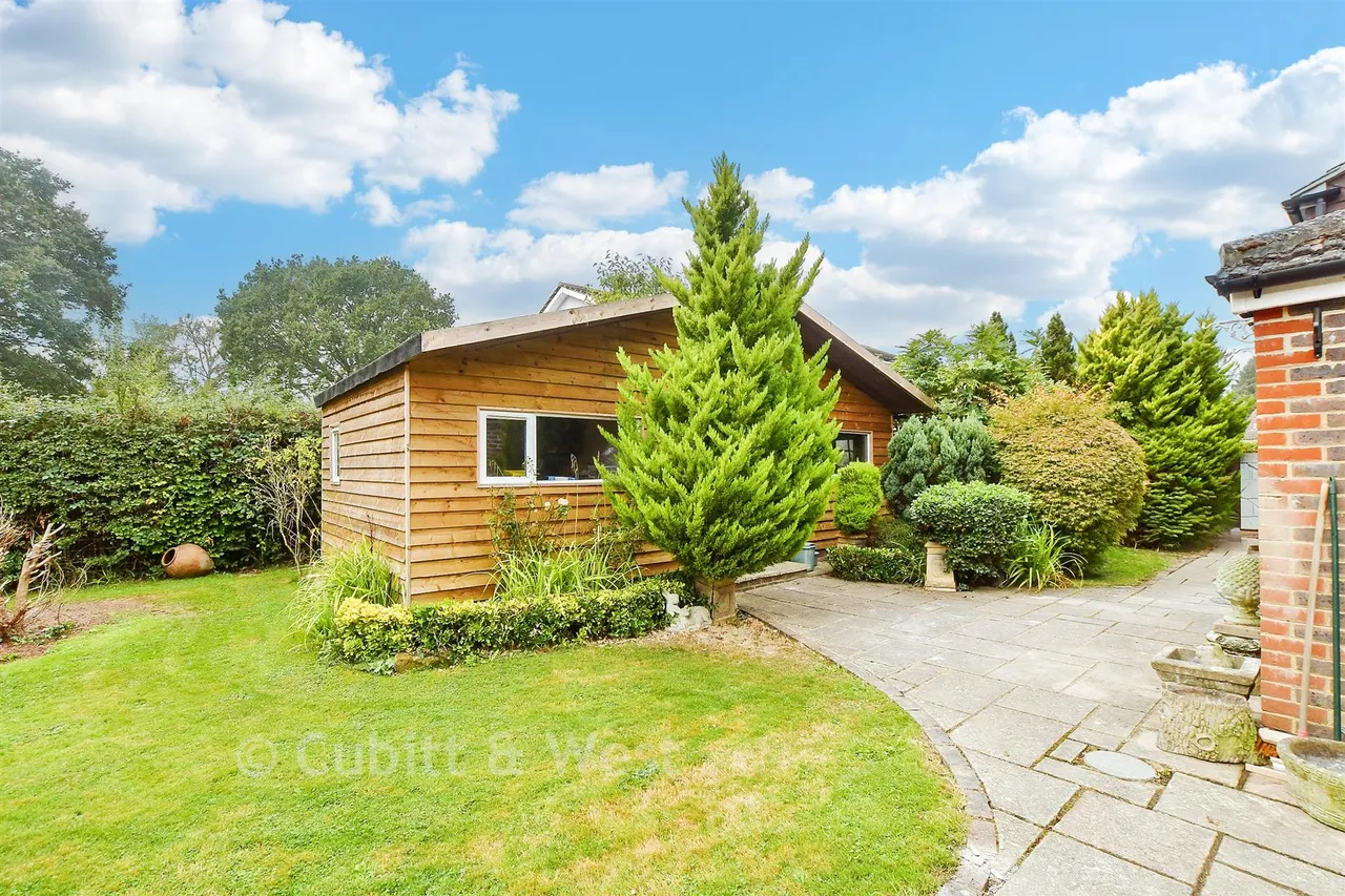 Smallfield Road, Horne, RH6, photo 15