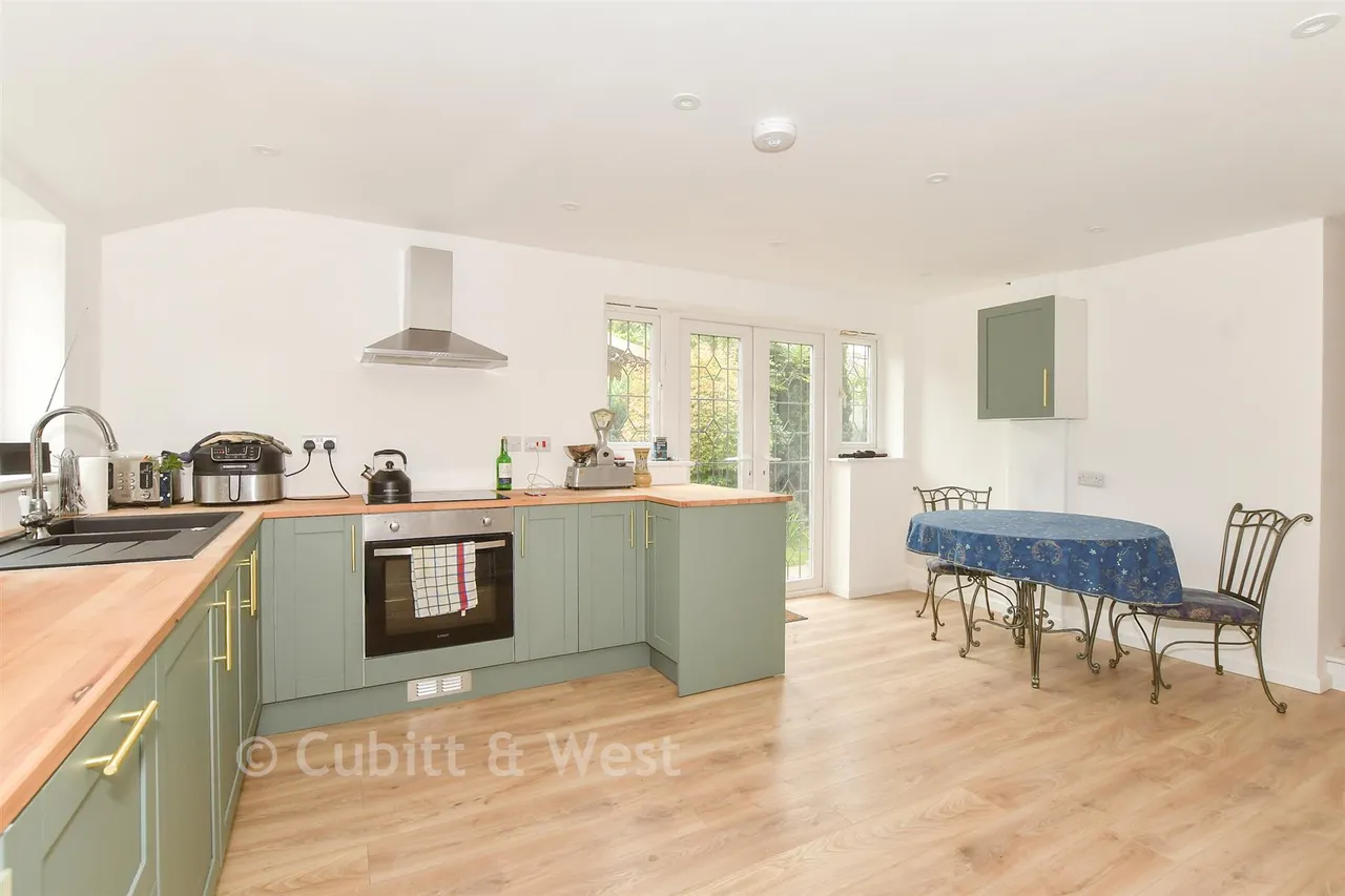 Smallfield Road, Horne, RH6, photo 3