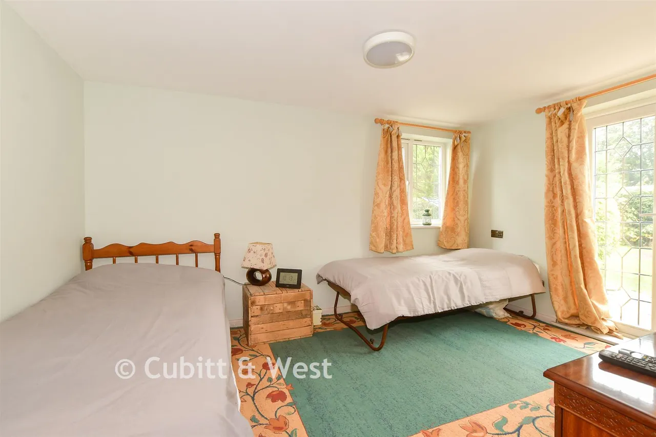 Smallfield Road, Horne, RH6, photo 9