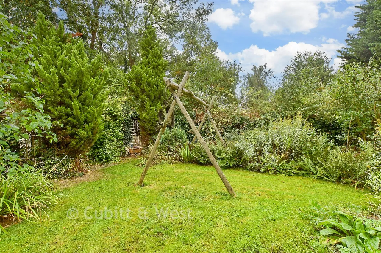 Smallfield Road, Horne, RH6, photo 14