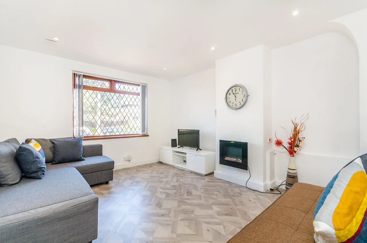 3 bed house to rent, London, SE9