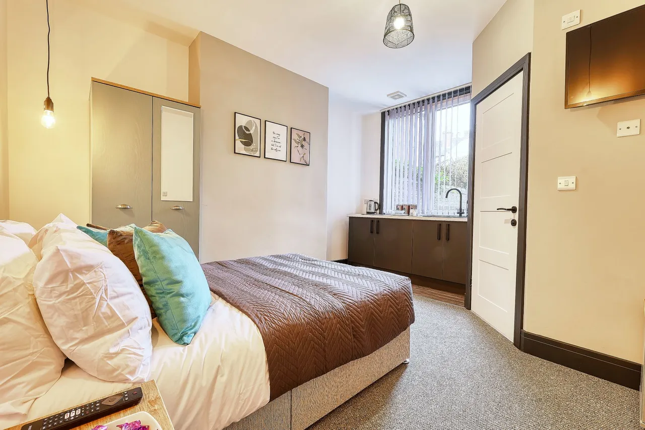 London Road, Newcastle, ST5 1ND, photo 11