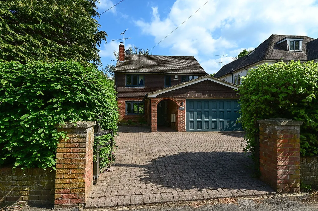 5 bed house for sale — Kent Road, Fleet, Hampshire, GU51 3AH