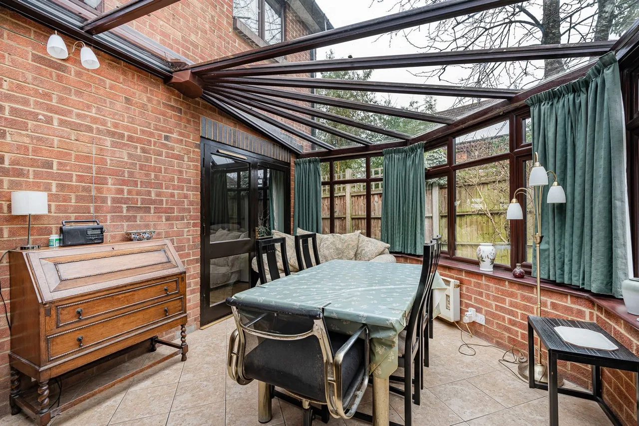Wexfenne Gardens, Woking, GU22, photo 16