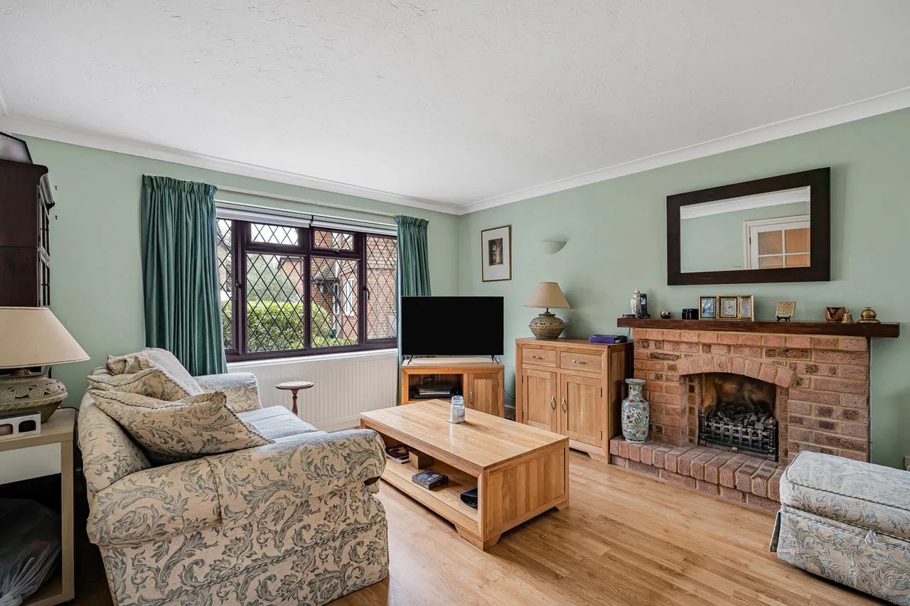 Wexfenne Gardens, Woking, GU22, photo 2