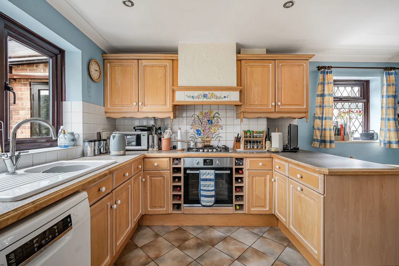 Wexfenne Gardens, Woking, GU22, photo 4