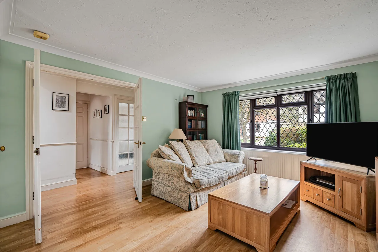 Wexfenne Gardens, Woking, GU22, photo 10
