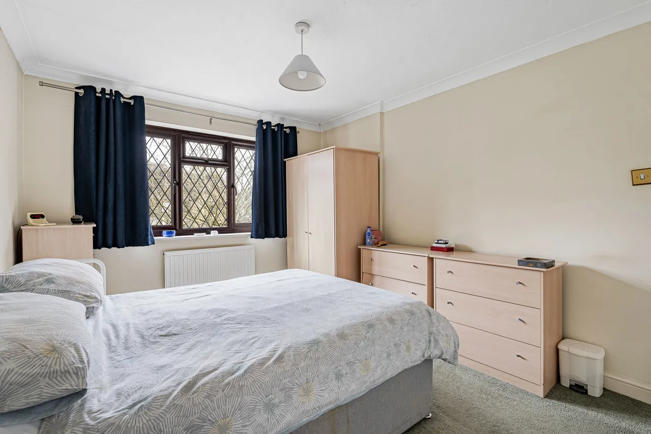 Wexfenne Gardens, Woking, GU22, photo 17