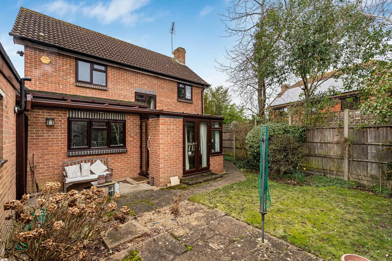 Wexfenne Gardens, Woking, GU22, photo 23
