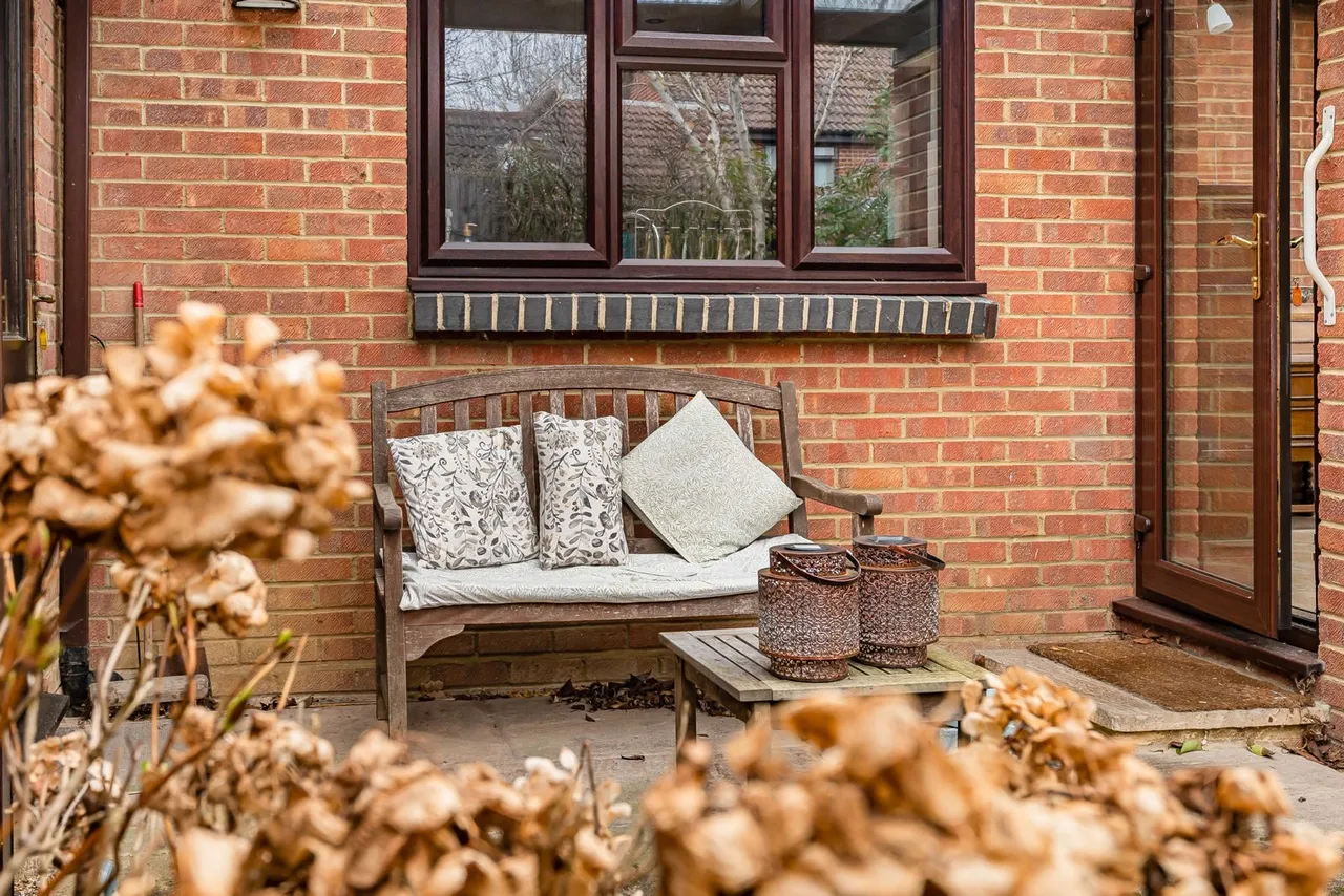 Wexfenne Gardens, Woking, GU22, photo 24