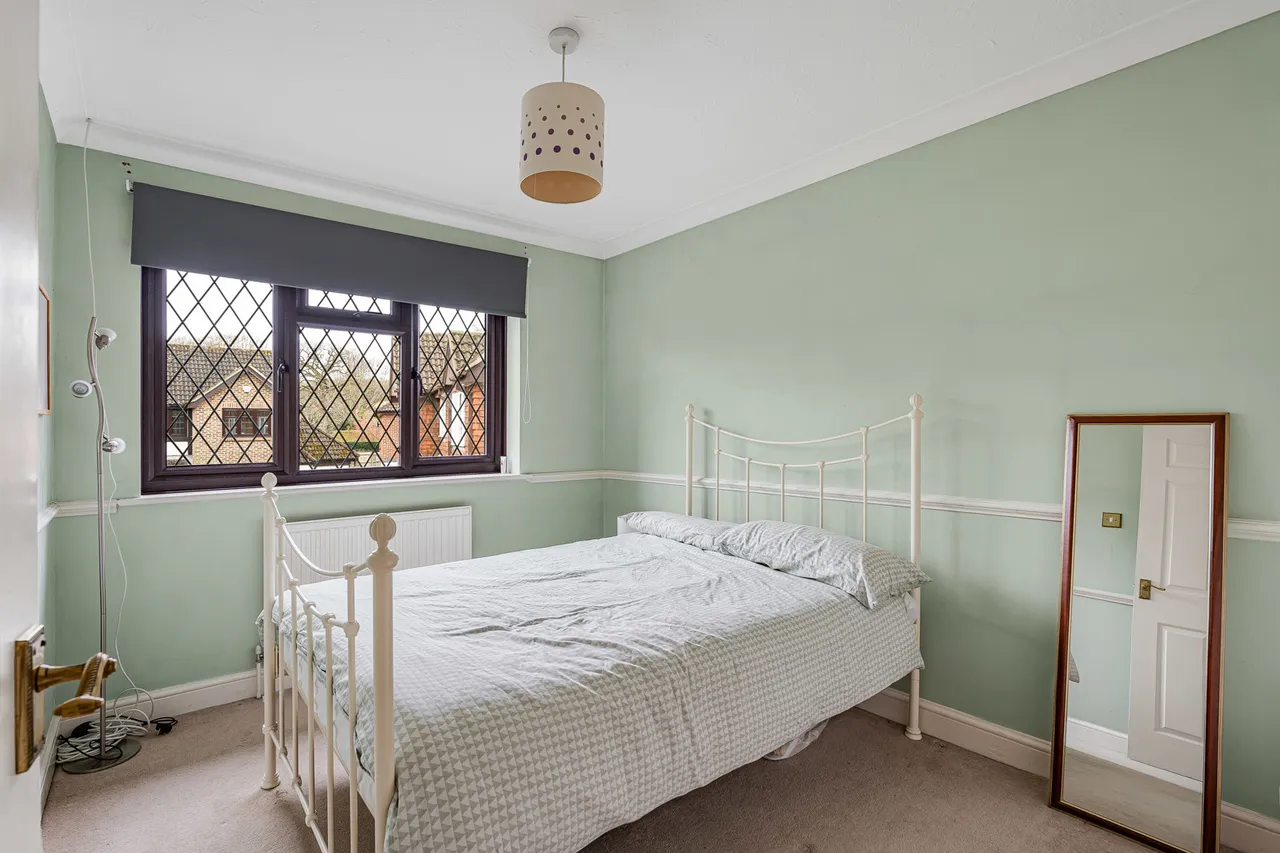 Wexfenne Gardens, Woking, GU22, photo 8