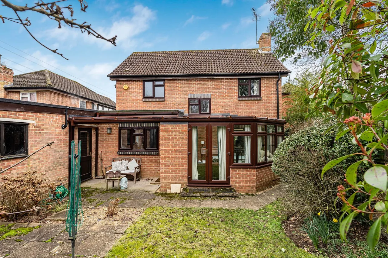 Wexfenne Gardens, Woking, GU22, photo 21