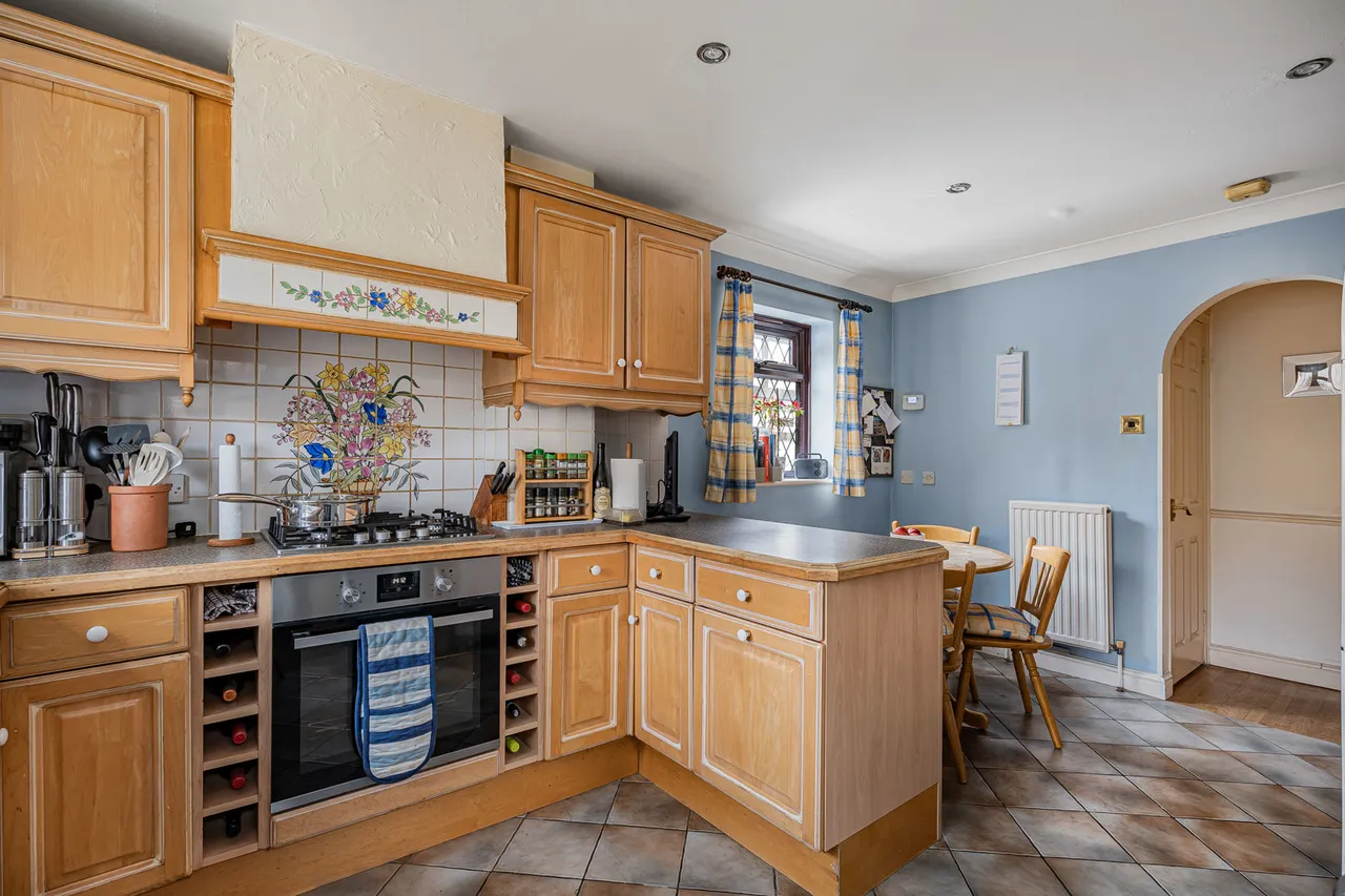 Wexfenne Gardens, Woking, GU22, photo 12