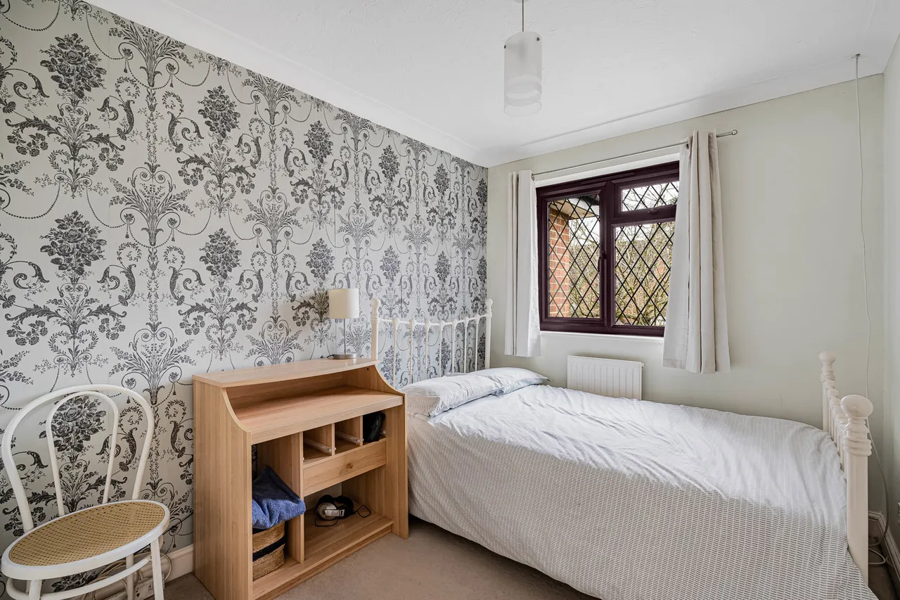Wexfenne Gardens, Woking, GU22, photo 7