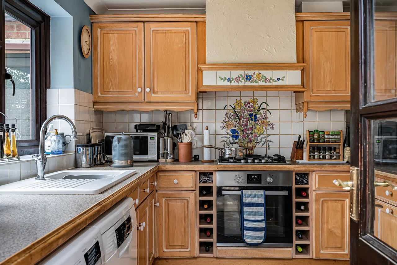 Wexfenne Gardens, Woking, GU22, photo 14
