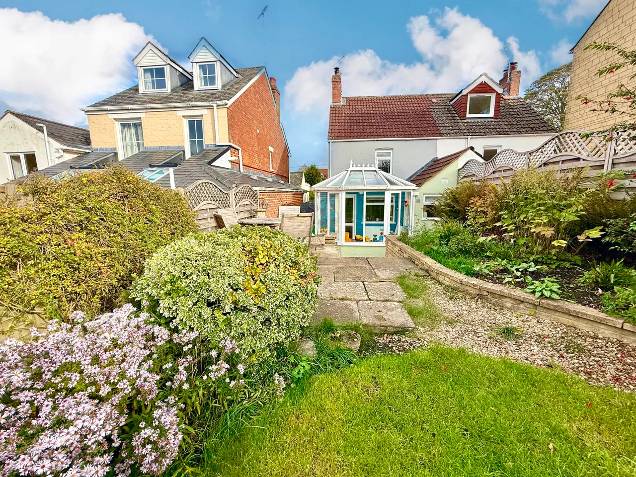 2 bed house for sale — 60 Priors Hill, Wroughton, Swindon, Wiltshire, SN4 0RW