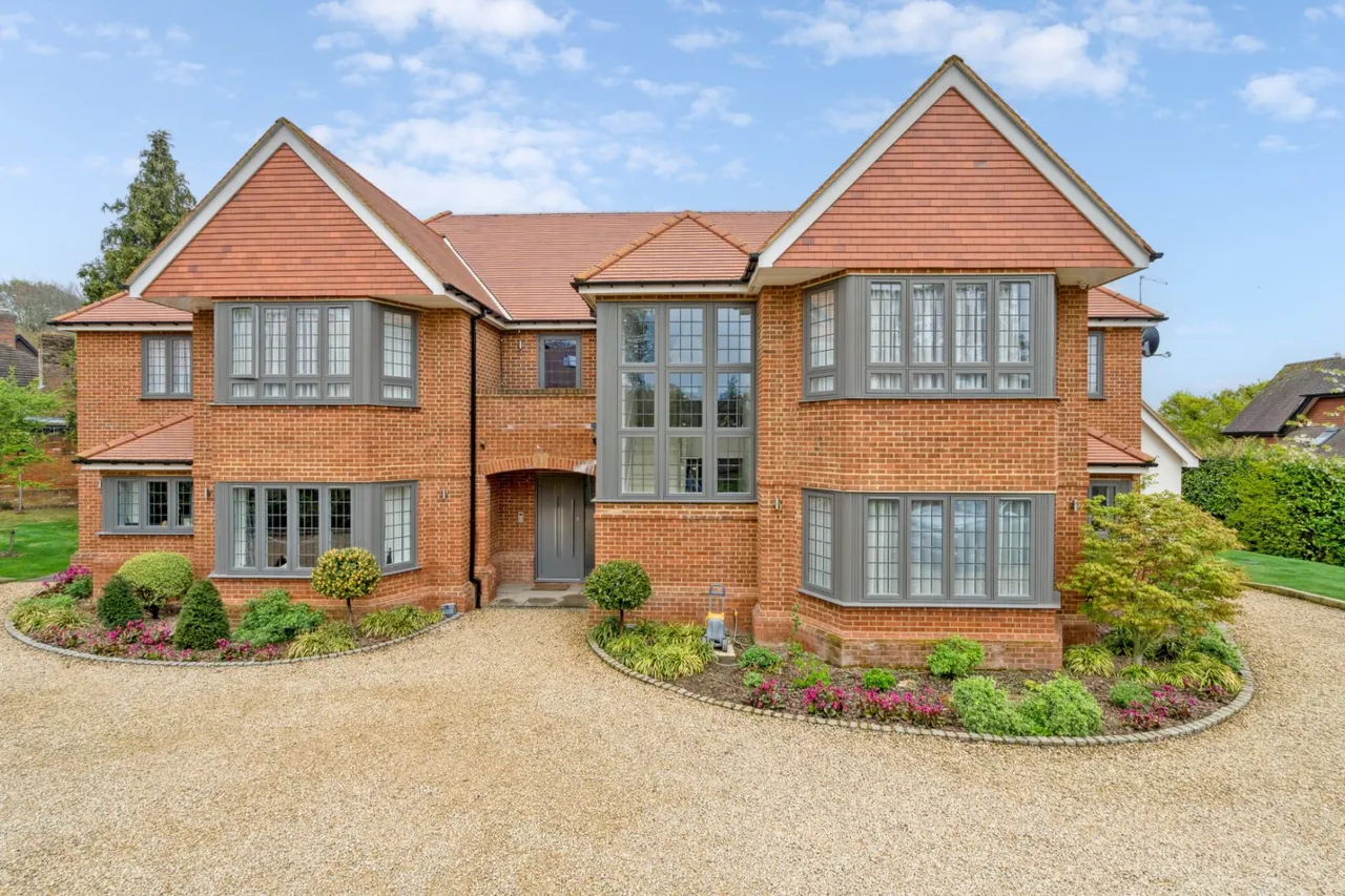 3 bed flat to rent, Woodchester Park, Knotty Green, HP9