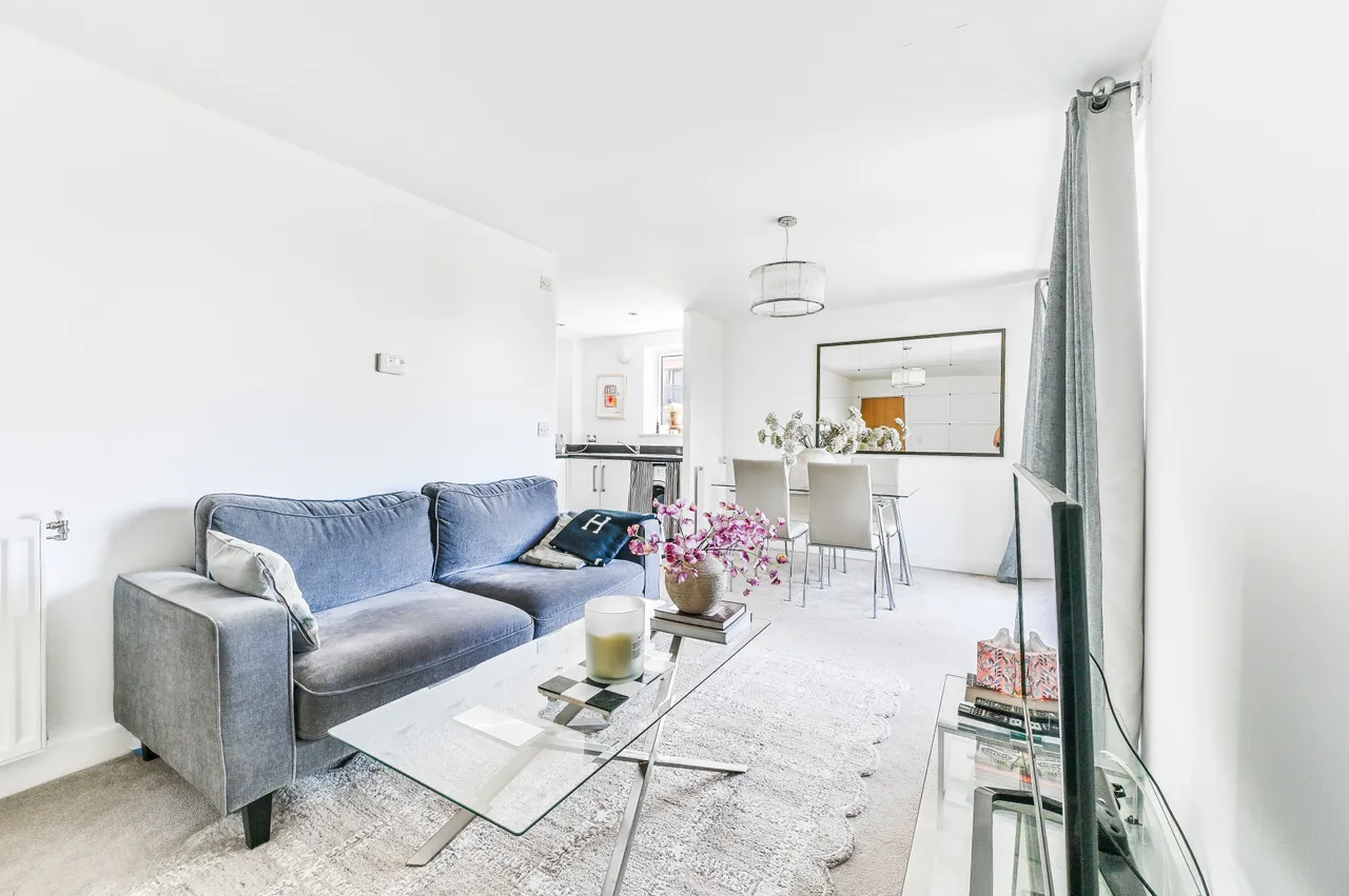 2 bed flat for sale — 52 Watson Place, London