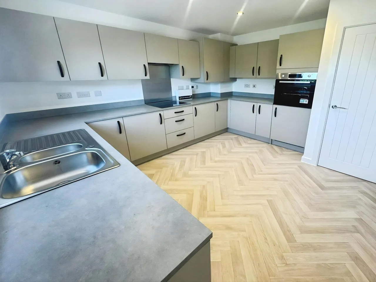 Typhoon Drive, Market Deeping, PE6, photo 4