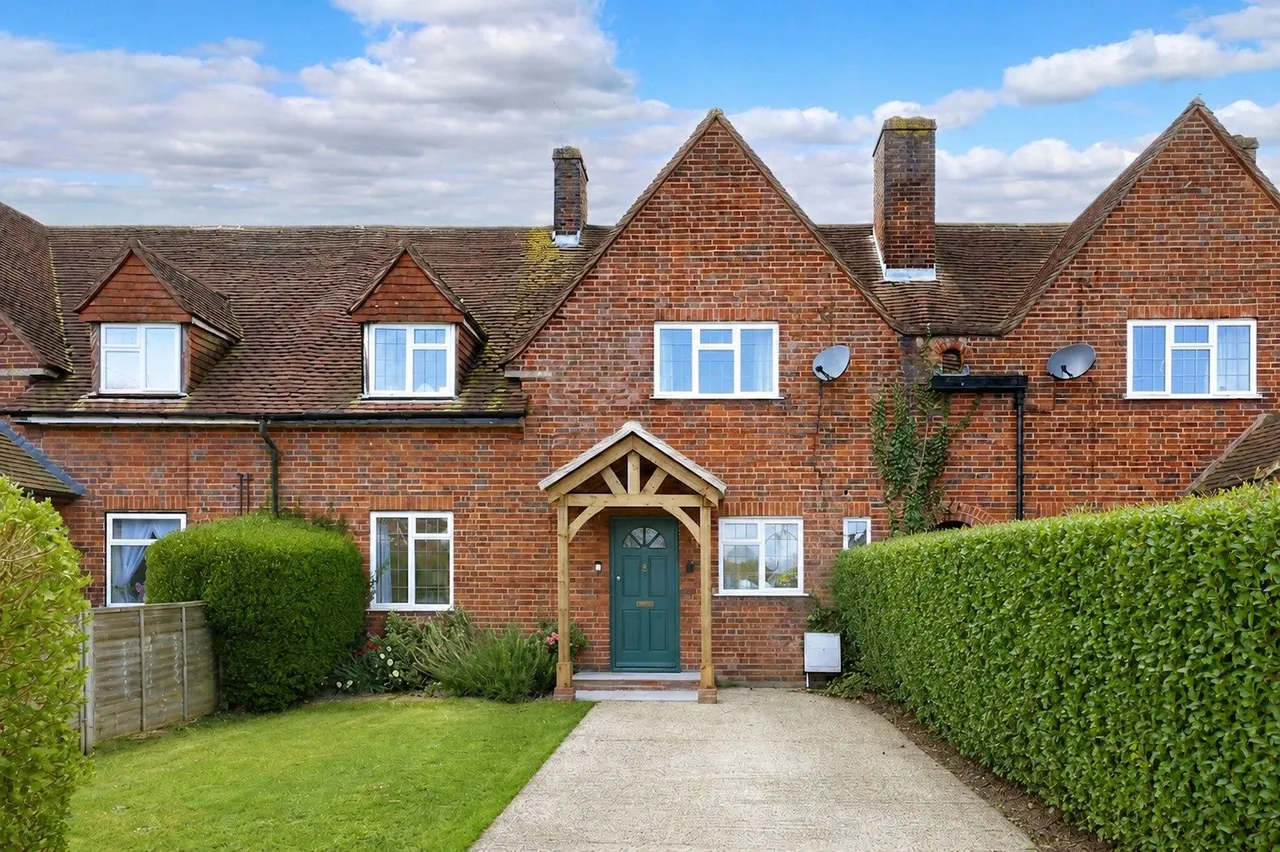 3 bed house for sale, Waller Road, Beaconsfield, HP9
