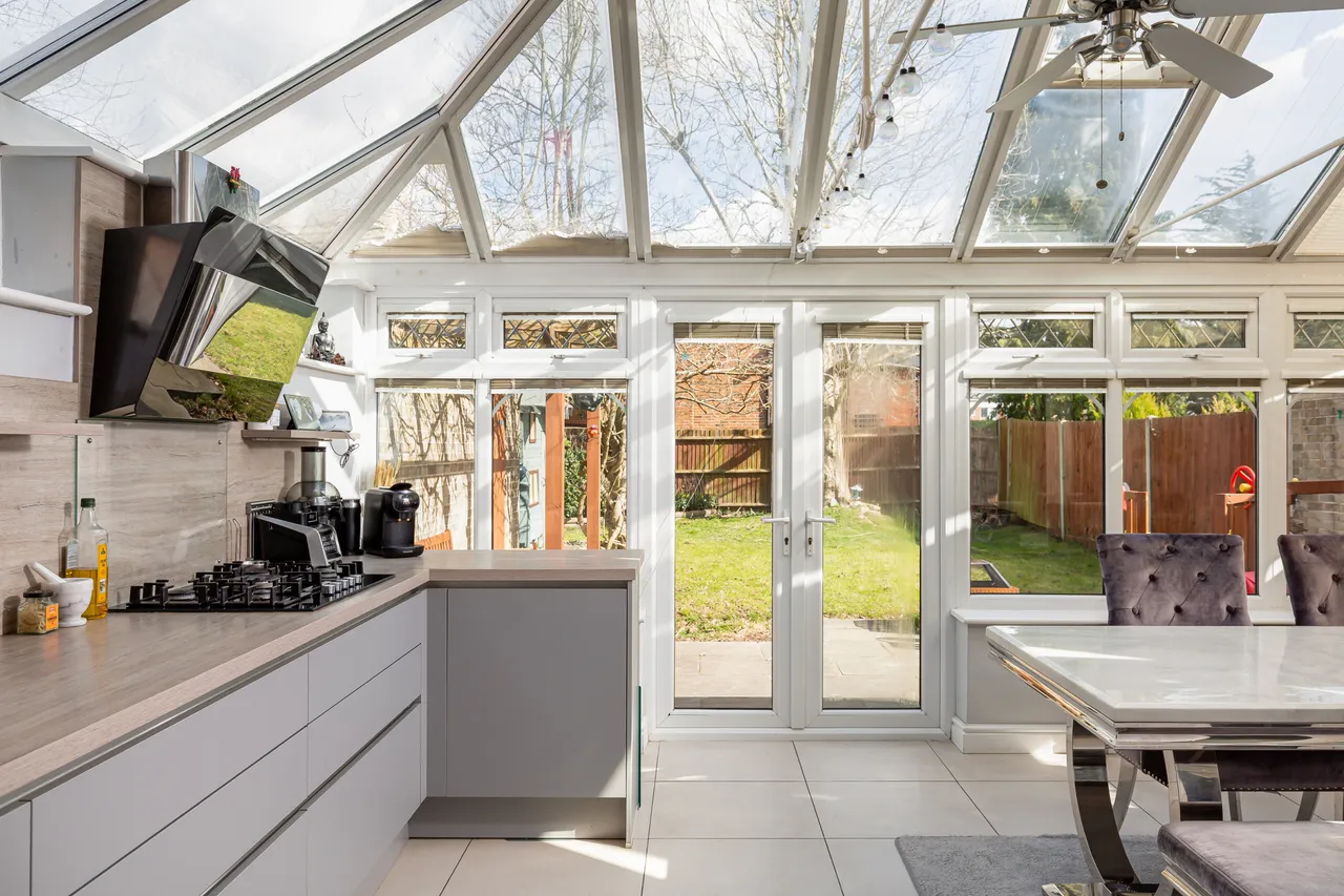 Benhams Drive, Horley, RH6, photo 5