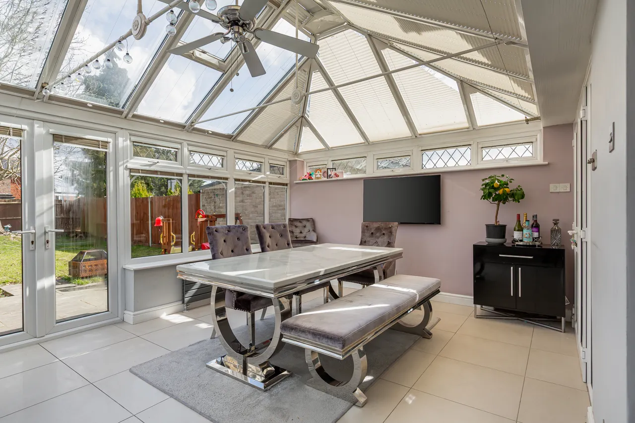 Benhams Drive, Horley, RH6, photo 6
