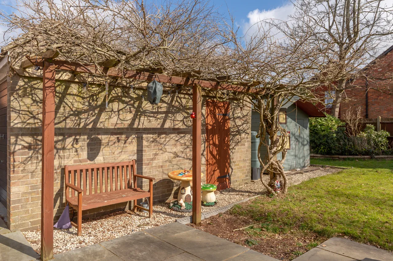 Benhams Drive, Horley, RH6, photo 10