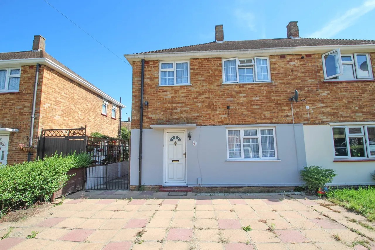 3 bed house for sale — Elmstead Crescent, Welling, Kent, DA16