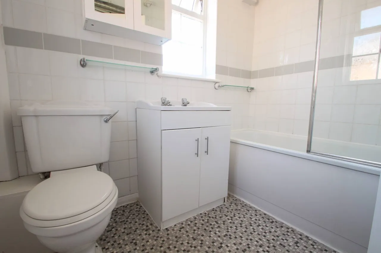 Elmstead Crescent, Welling, Kent, DA16, photo 7