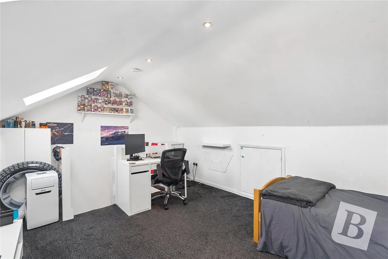 Westlyn Close, Rainham, RM13, photo 9