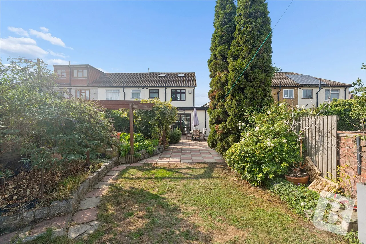 Westlyn Close, Rainham, RM13, photo 14