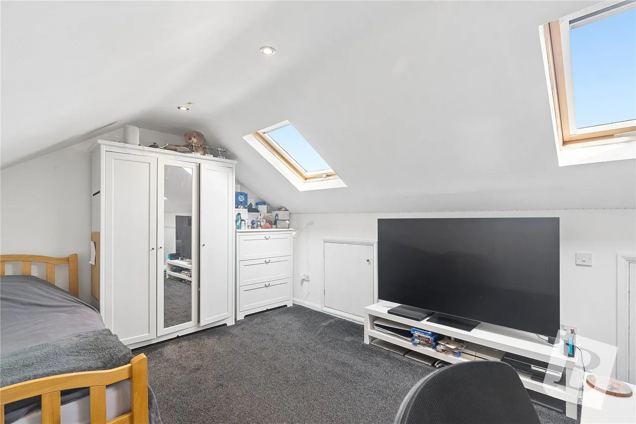 Westlyn Close, Rainham, RM13, photo 10
