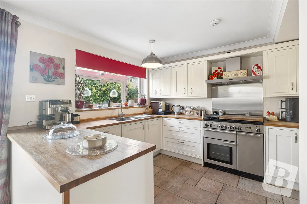 Westlyn Close, Rainham, RM13, photo 4