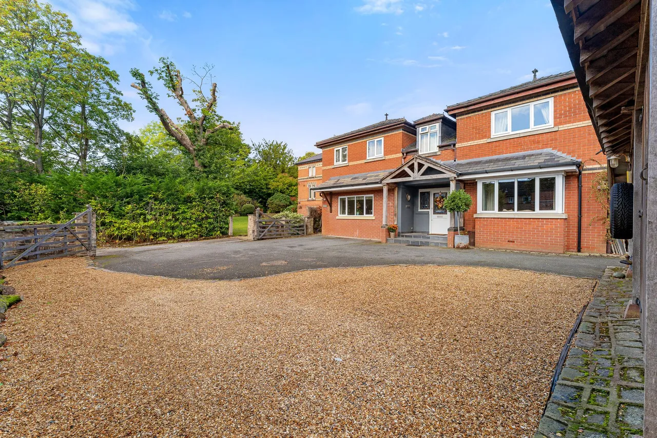 5 bed house for sale, Macclesfield