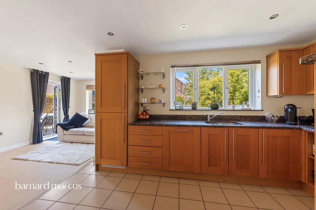 Bowen Way, Coulsdon, photo 7