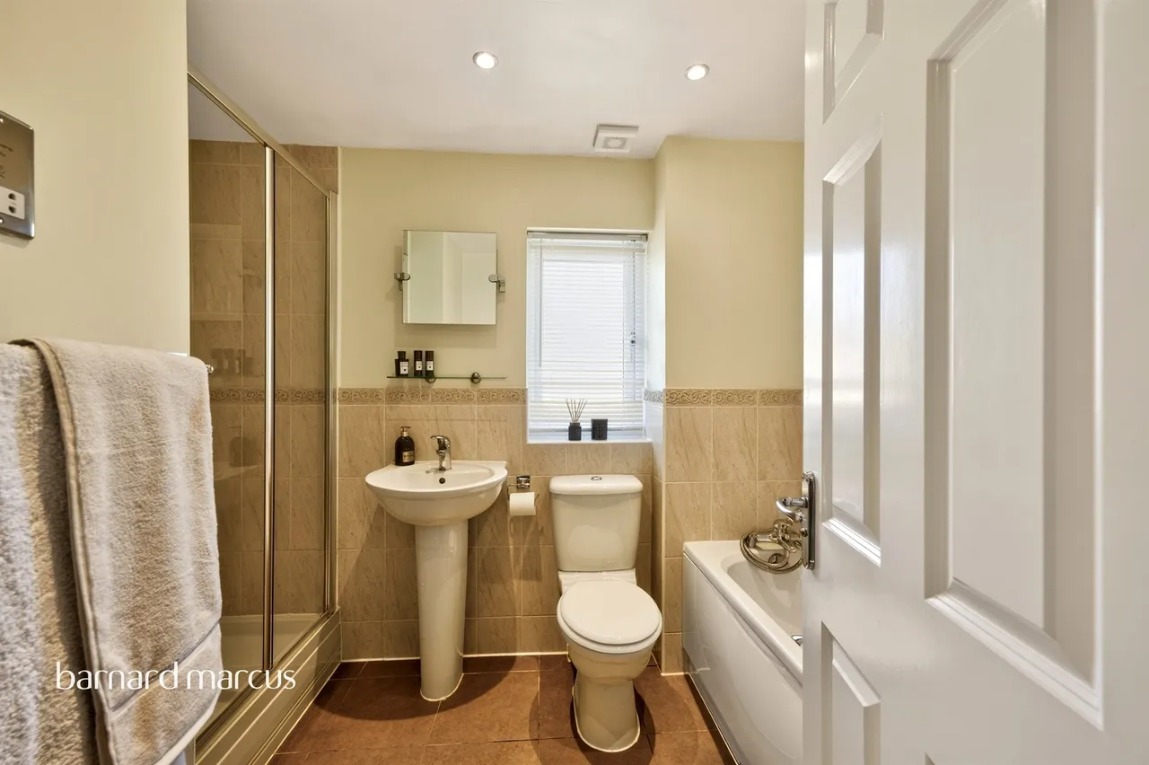 Bowen Way, Coulsdon, photo 12