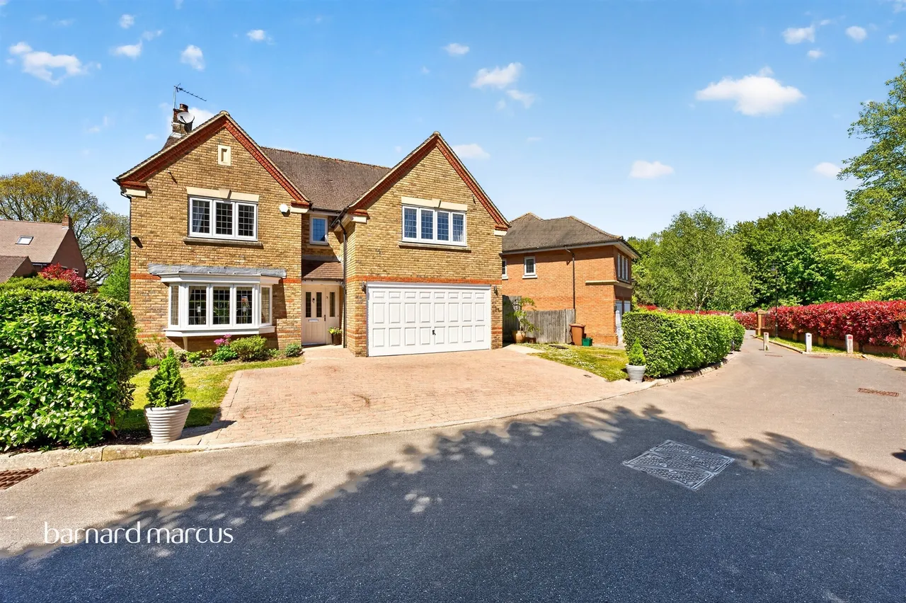 4 bed house for sale — Bowen Way, Coulsdon