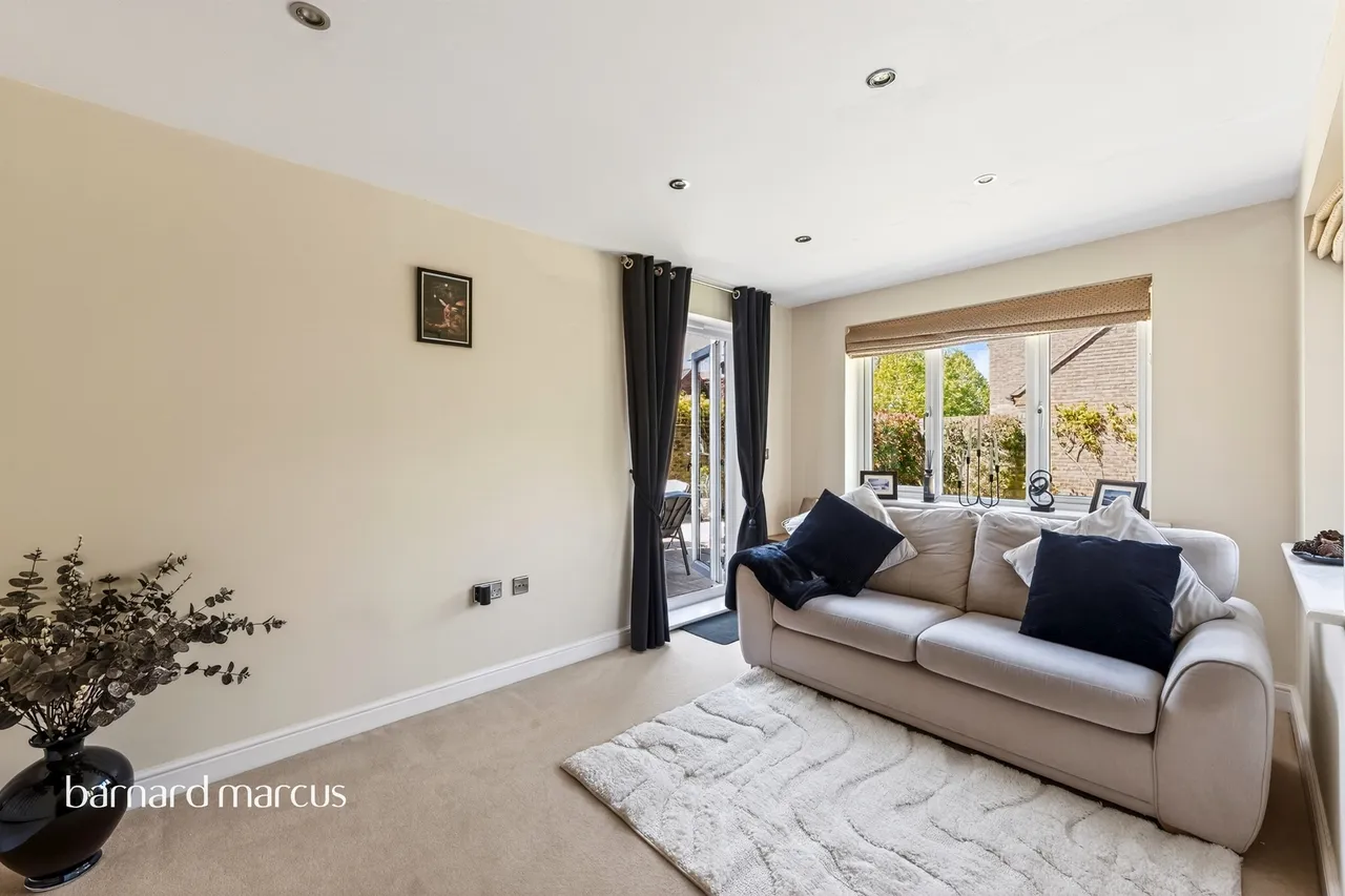 Bowen Way, Coulsdon, photo 8