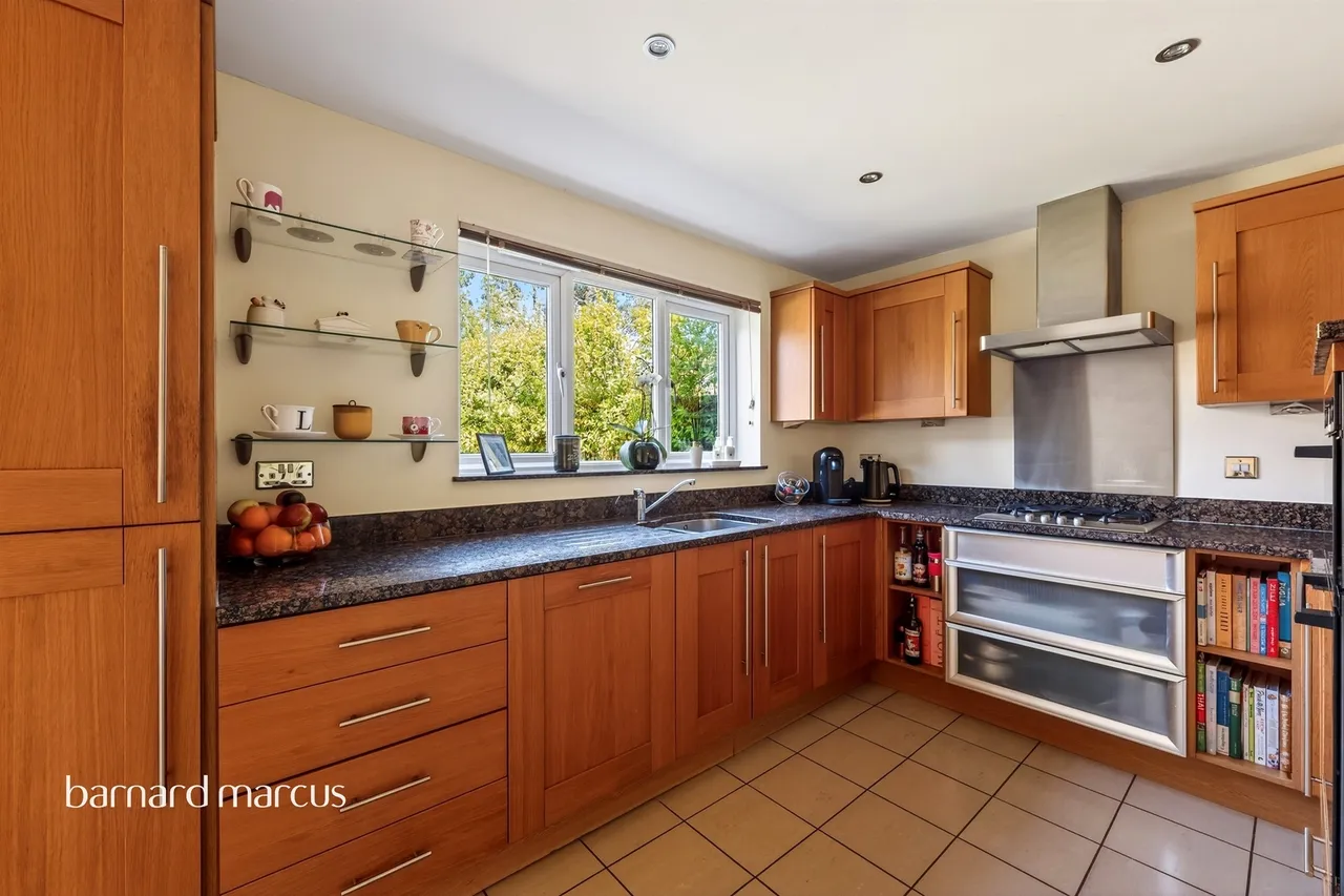 Bowen Way, Coulsdon, photo 6