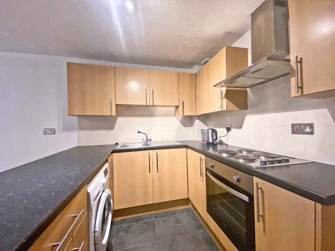 Dart Road, Farnborough, Hampshire, GU14 9PF, photo 4