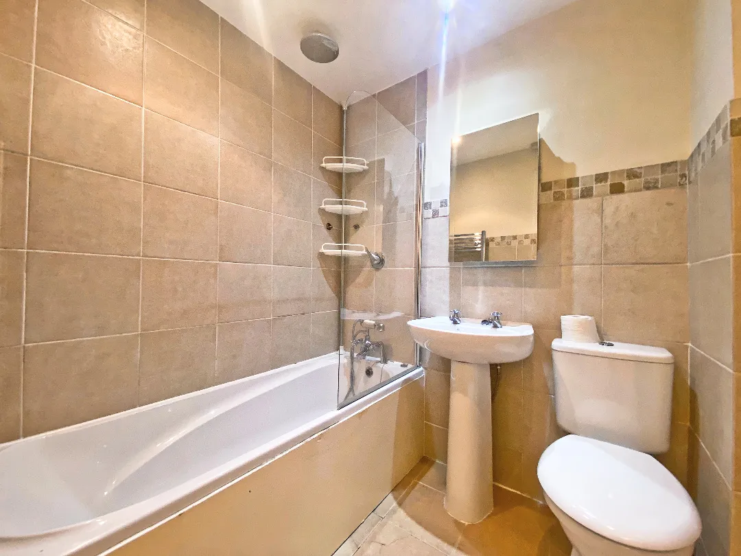 Dart Road, Farnborough, Hampshire, GU14 9PF, photo 6